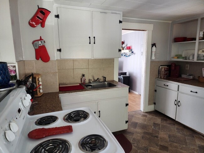 property at 6 Hager Ln