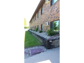 602 E Warren St in Luverne, MN - Building Photo - Building Photo