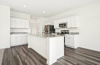 1070 Large Poppy Dr in La Vergne, TN - Foto de edificio - Building Photo