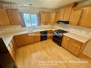 4111 Tyrone Way in Carmichael, CA - Building Photo - Building Photo