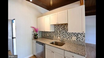 4949 Americana Dr, Unit 203 in Annandale, VA - Building Photo