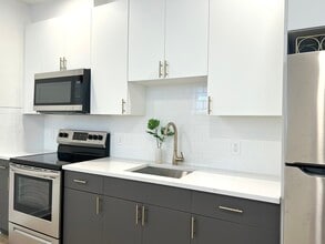 3849 N Broad St, Unit 2R in Philadelphia, PA - Building Photo - Building Photo