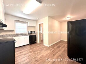 4201 Winedale Ln in Charlotte, NC - Building Photo - Building Photo