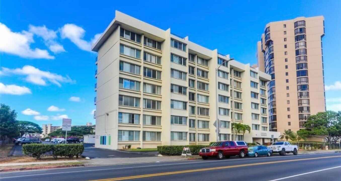 5122 Likini St in Honolulu, HI - Building Photo