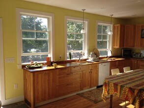 76 Roberts Rd in Medford, MA - Building Photo - Building Photo
