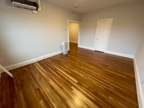 22 Forest St, Unit 4 in Cambridge, MA - Foto de edificio - Building Photo