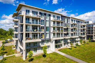 Estuaire Condos in Montréal, QC - Building Photo