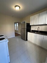 1989 Cruger Ave in Bronx, NY - Building Photo