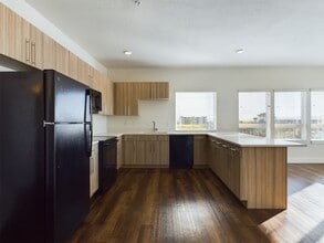 Hart Apartments in Clearfield, UT - Building Photo - Building Photo