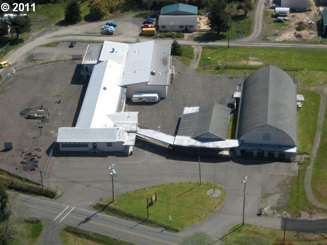 64065 Seven Devils Rd in Coos Bay, OR - Foto de edificio - Building Photo