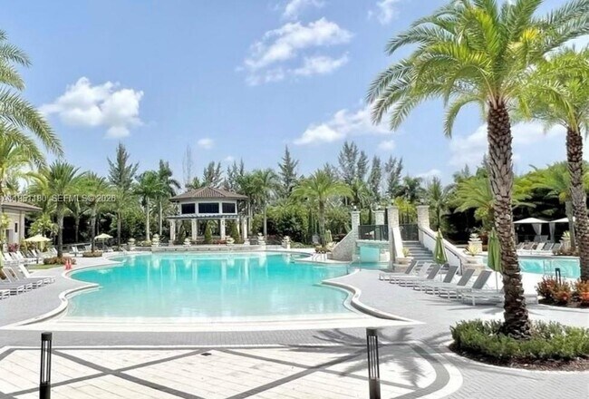 8860 NW 103rd Ave in Doral, FL - Building Photo - Building Photo