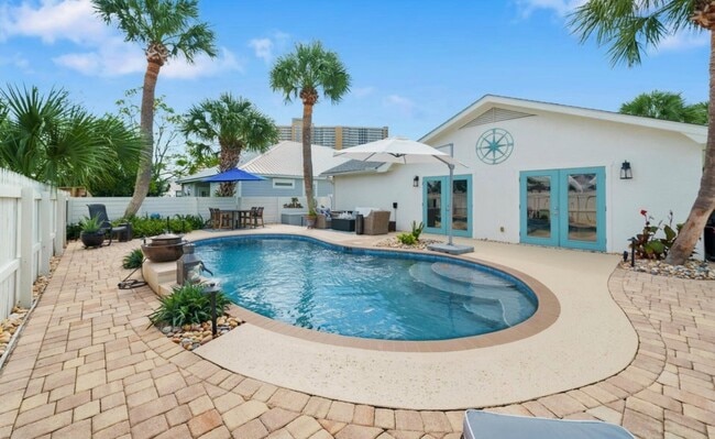 property at 613 W Caladium Cir