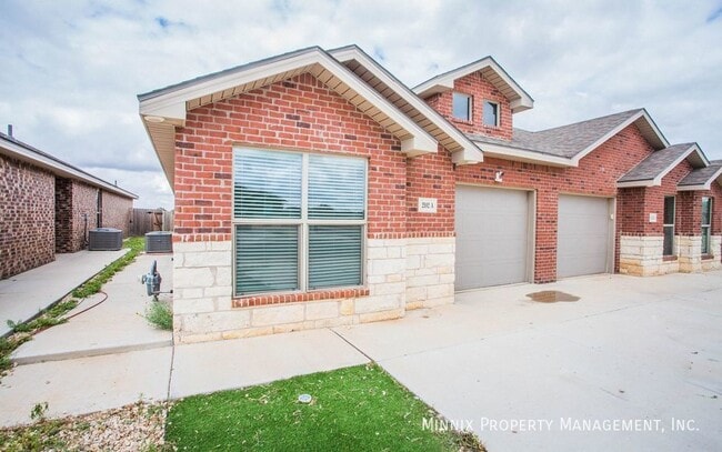2102 Langford Ave, Unit B in Lubbock, TX - Foto de edificio - Building Photo