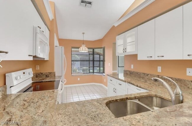 10772 Regent Cir in Naples, FL - Building Photo - Building Photo