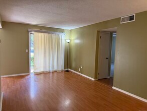 20 Woodsedge Dr in Newington, CT - Building Photo - Building Photo