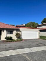 31908 Del Cielo Este, Unit 2D in Bonsall, CA - Building Photo