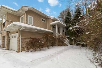 154 Copperstone Ct in Seven Hills, OH - Building Photo - Building Photo