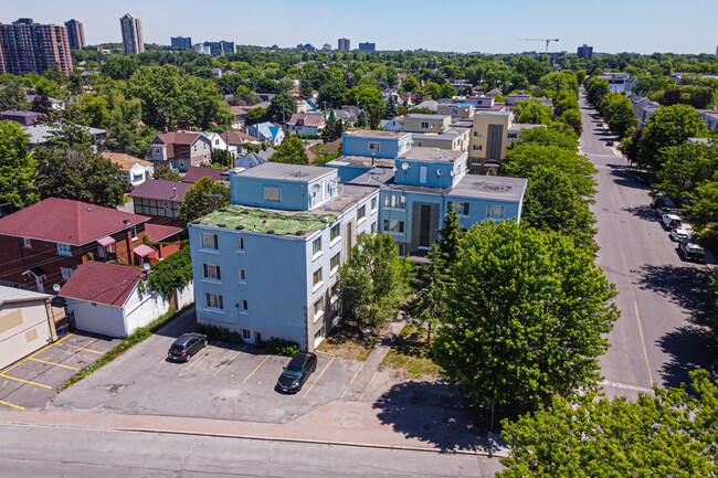 Blake Blvd. Apartments in Ottawa, ON - Building Photo - Building Photo