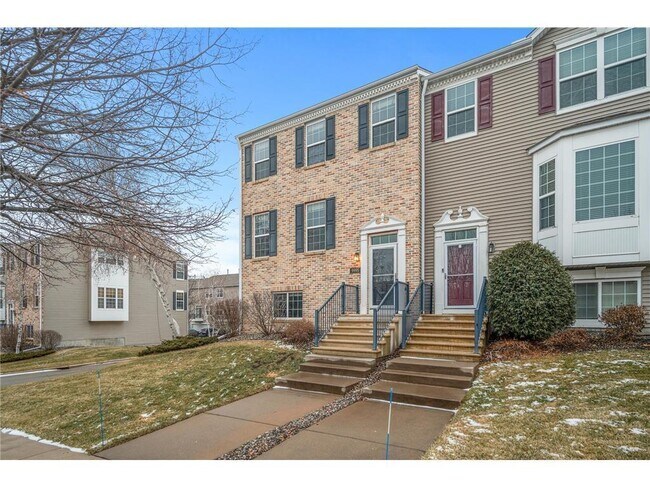 9995 Wildflower Dr in Eden Prairie, MN - Building Photo - Building Photo