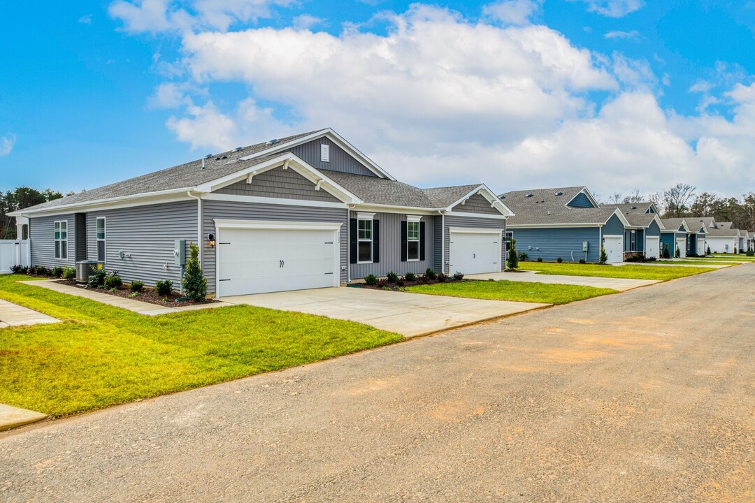 Maple Grove in Ruther Glen, VA - Building Photo