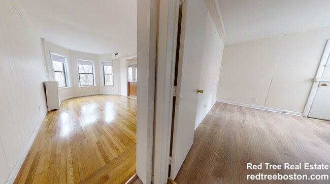 1131 Commonwealth Ave, Unit 3 in Boston, MA - Building Photo - Building Photo