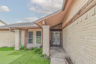 12054 Plumpoint Dr in Houston, TX - Building Photo
