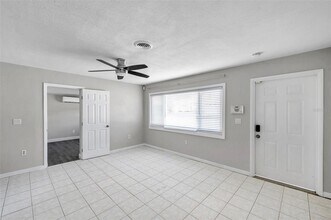 375 58th St N in St. Petersburg, FL - Building Photo - Building Photo