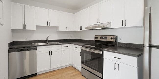 property at 1000 W Moorhead Cir