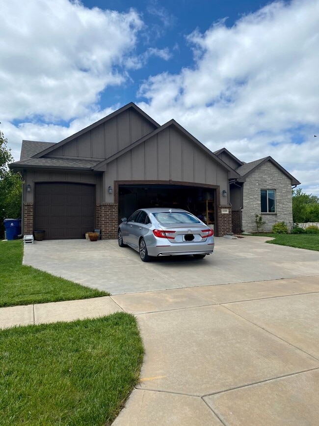 property at 2225 E Birchwood Ct
