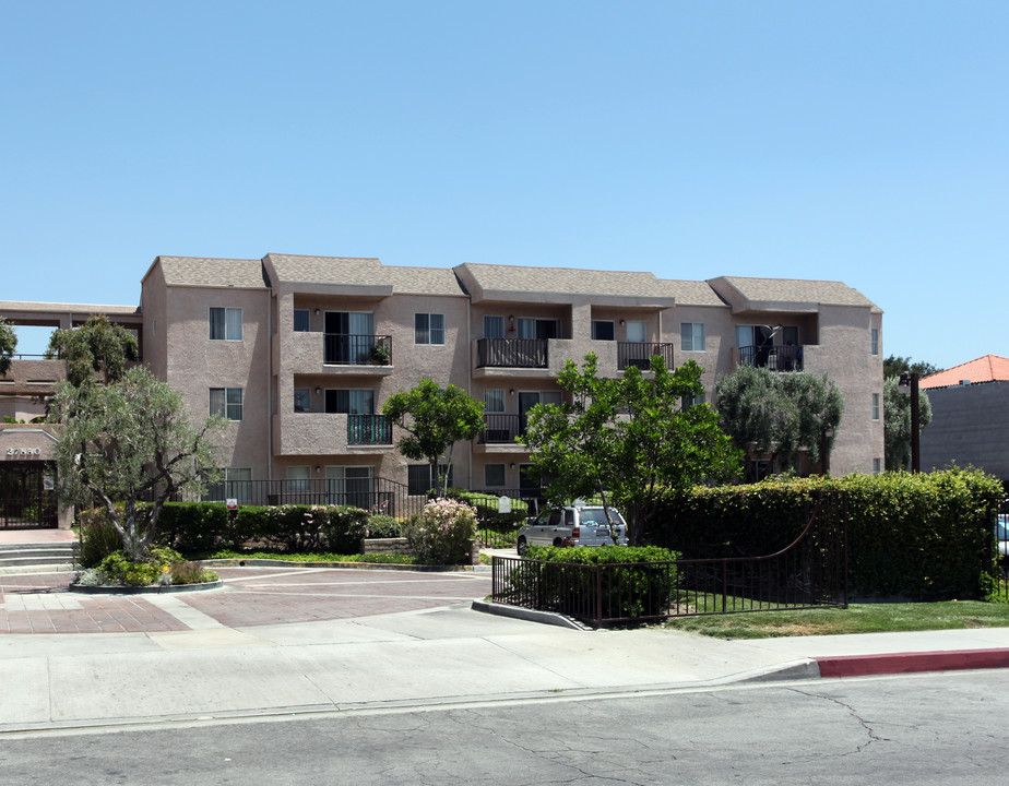 Canyon Villas Senior Apartments in Canyon Country, CA - Building Photo