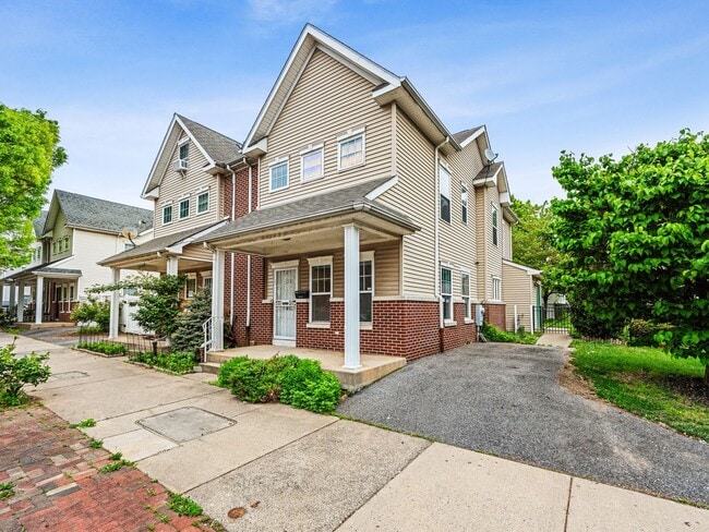 property at 1921 N 8th St