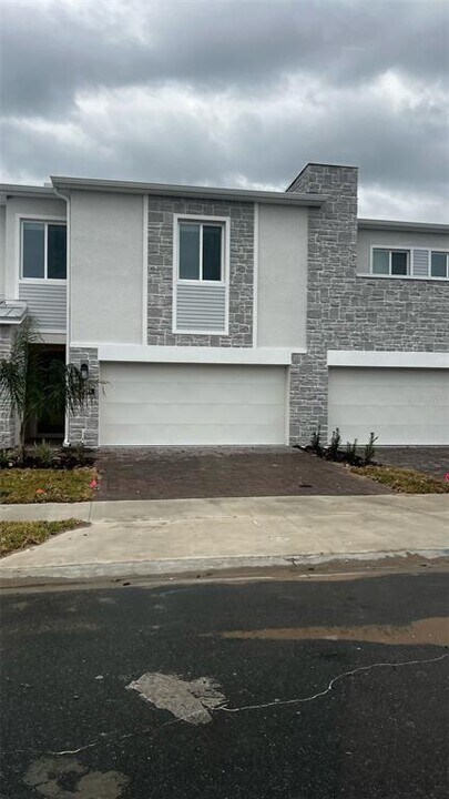 320 Nine Iron Dr in Davenport, FL - Building Photo