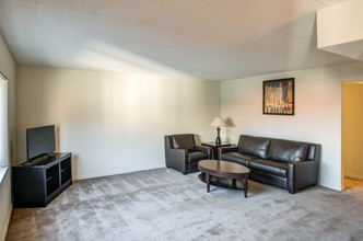 Sherwood Towers Apartments in Pittsburgh, PA - Building Photo - Interior Photo