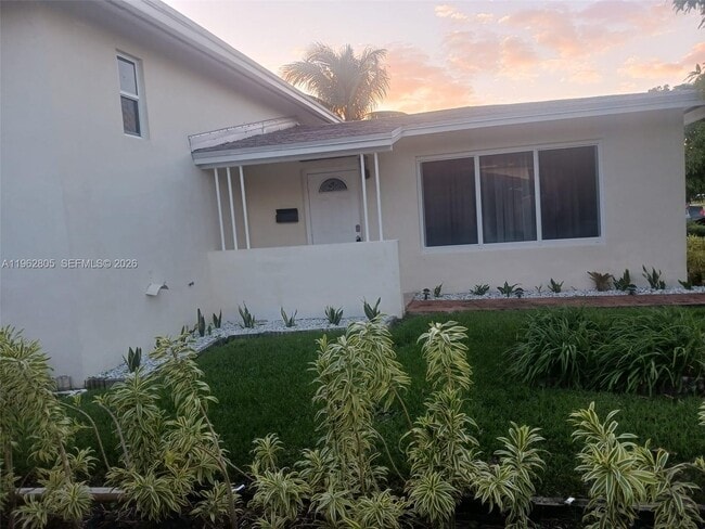 1260 NE 200th Terrace in Miami, FL - Building Photo - Building Photo