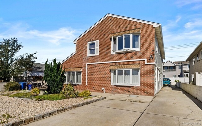 539 W Park Ave in Long Beach, NY - Building Photo - Building Photo