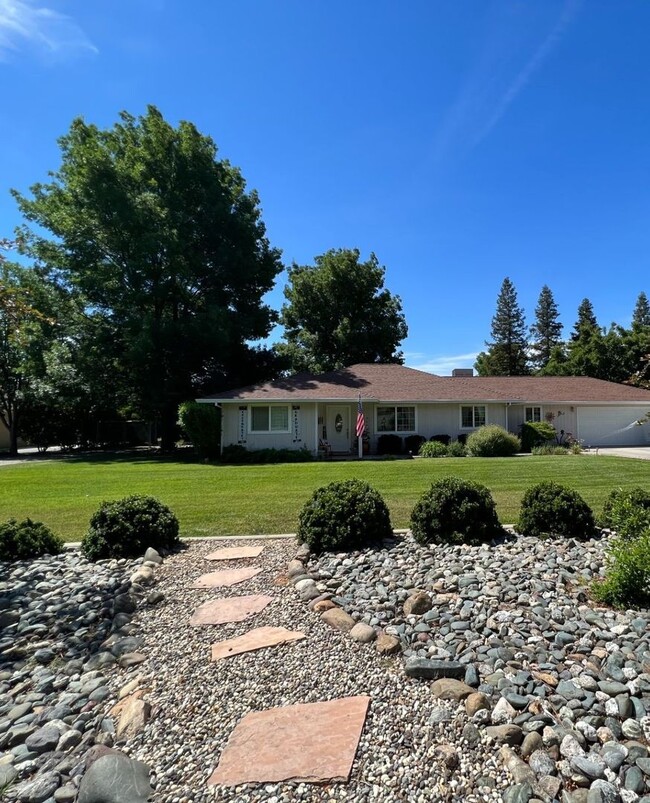 35 Nirvana Ct in Red Bluff, CA - Building Photo - Building Photo