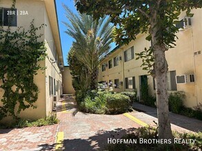 5130 Yarmouth Ave in Los Angeles, CA - Building Photo - Building Photo