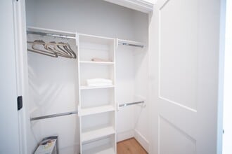 7611 Victory Reserve St in Houston, TX - Foto de edificio - Building Photo