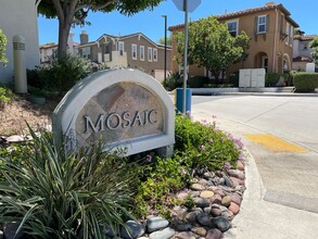 1494 Mosaic Glen in Escondido, CA - Building Photo - Building Photo