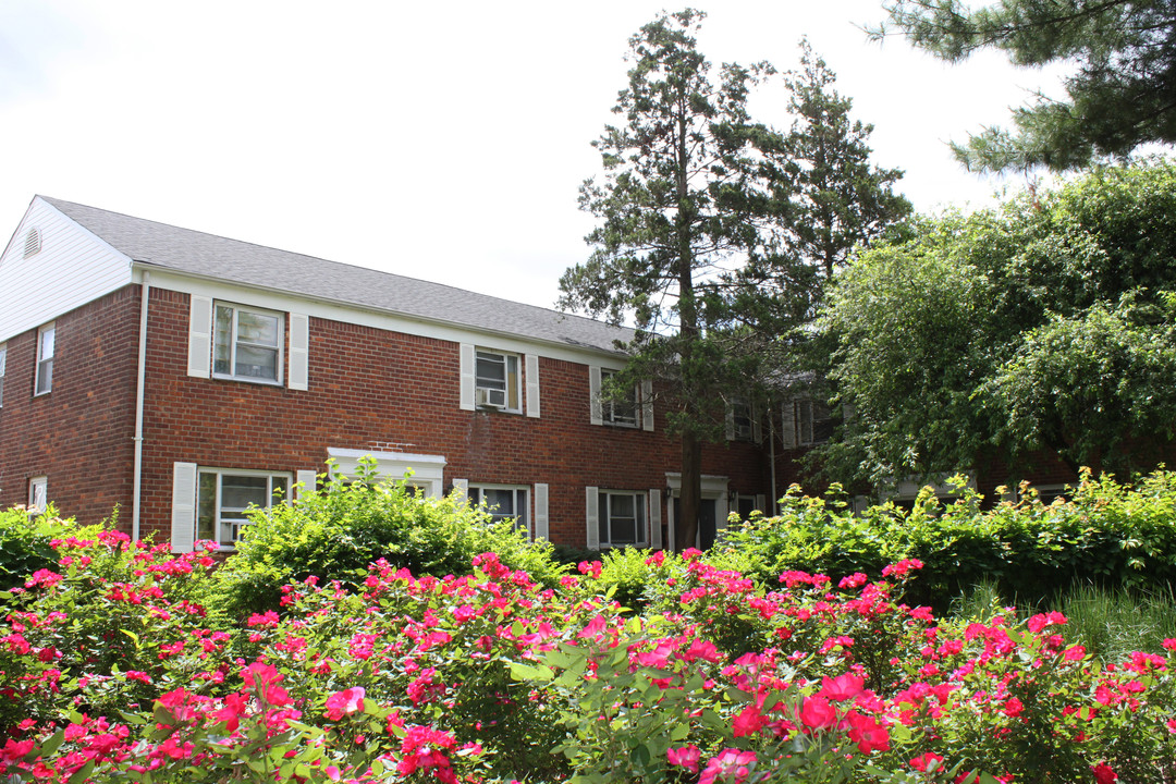 The Woodlands in Belleville, NJ - Building Photo