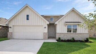 2800 Casey Dr in Yukon, OK - Building Photo