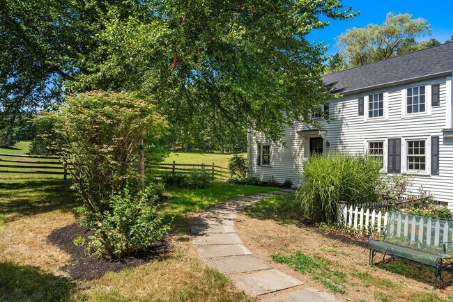 157 Farm Rd in Sherborn, MA - Building Photo - Building Photo