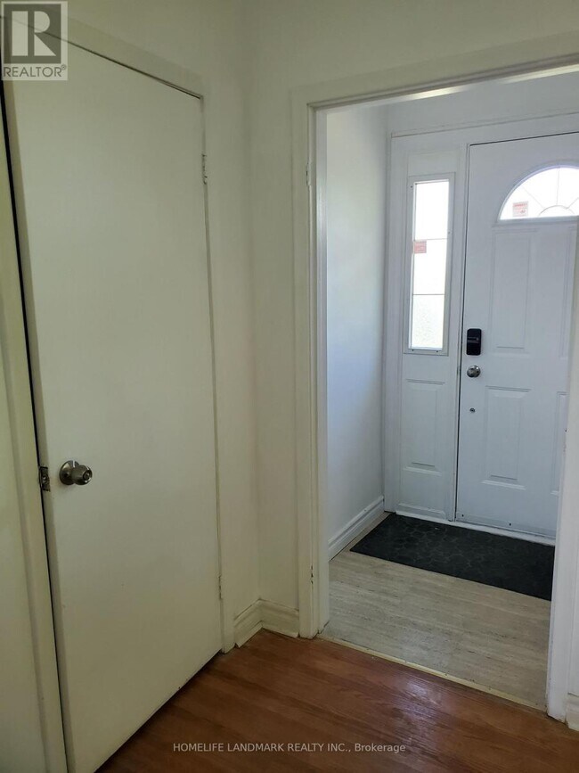 2413 Vivian Rd in Whitchurch-Stouffville, ON - Building Photo - Building Photo