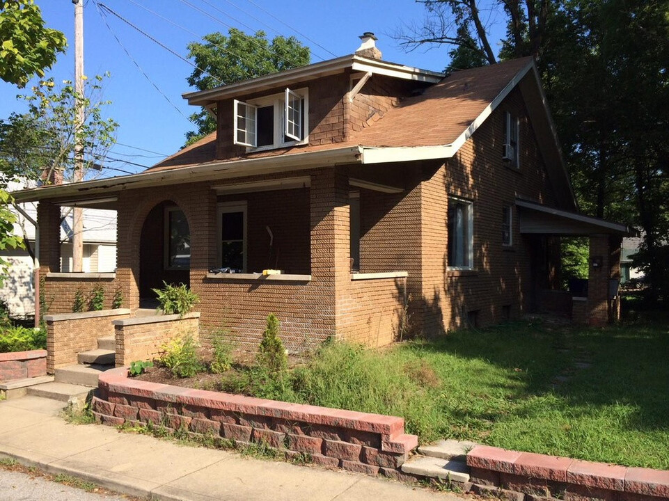 111 E Wylie St in Bloomington, IN - Foto de edificio