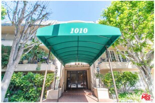 1010 Palm Ave in West Hollywood, CA - Building Photo
