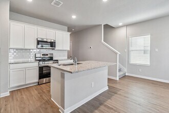 3915 Abbott Pass in Saint Hedwig, TX - Building Photo - Building Photo