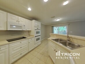 746 Roland Lakes Dr in Jacksonville, FL - Building Photo - Building Photo
