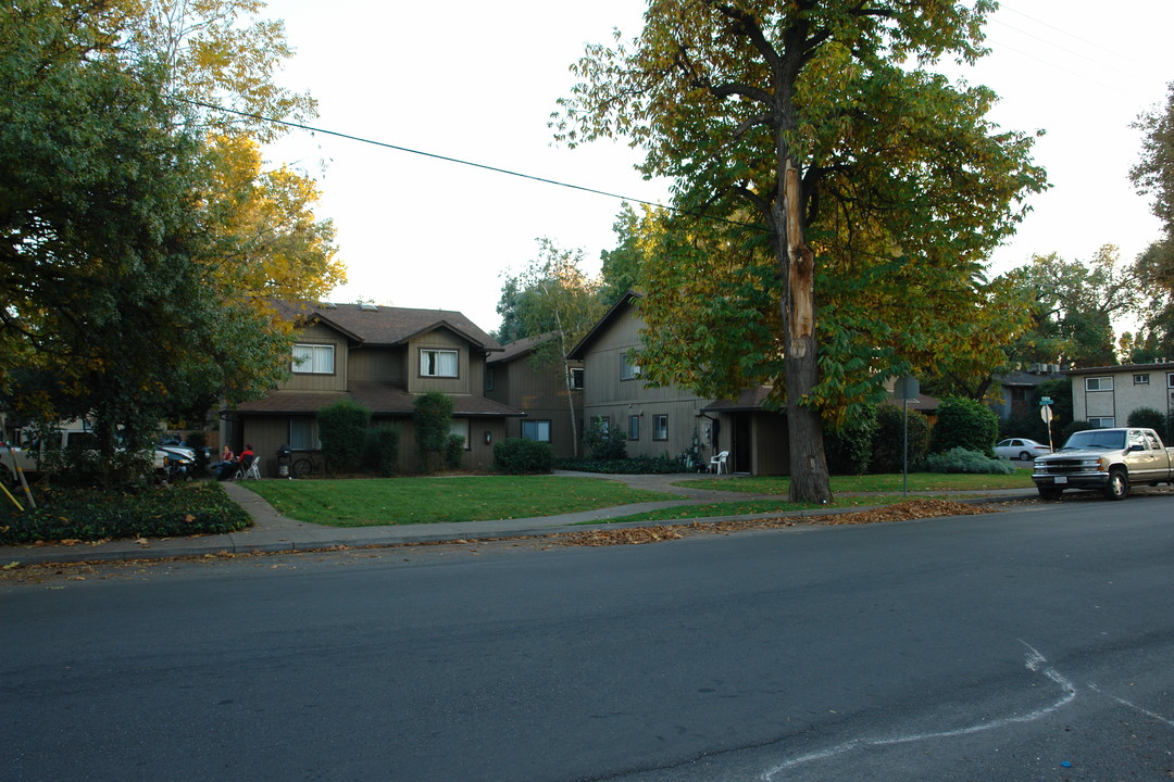 305 Ash Pky in Chico, CA - Building Photo