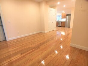 67 Temple St, Unit 2 in Somerville, MA - Foto de edificio - Building Photo