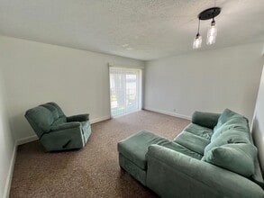 212 Riverside Dr in Jeffersonville, IN - Foto de edificio - Building Photo
